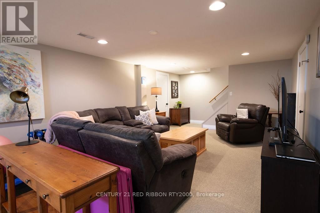 218 RIVERVIEW DRIVE Image 26
