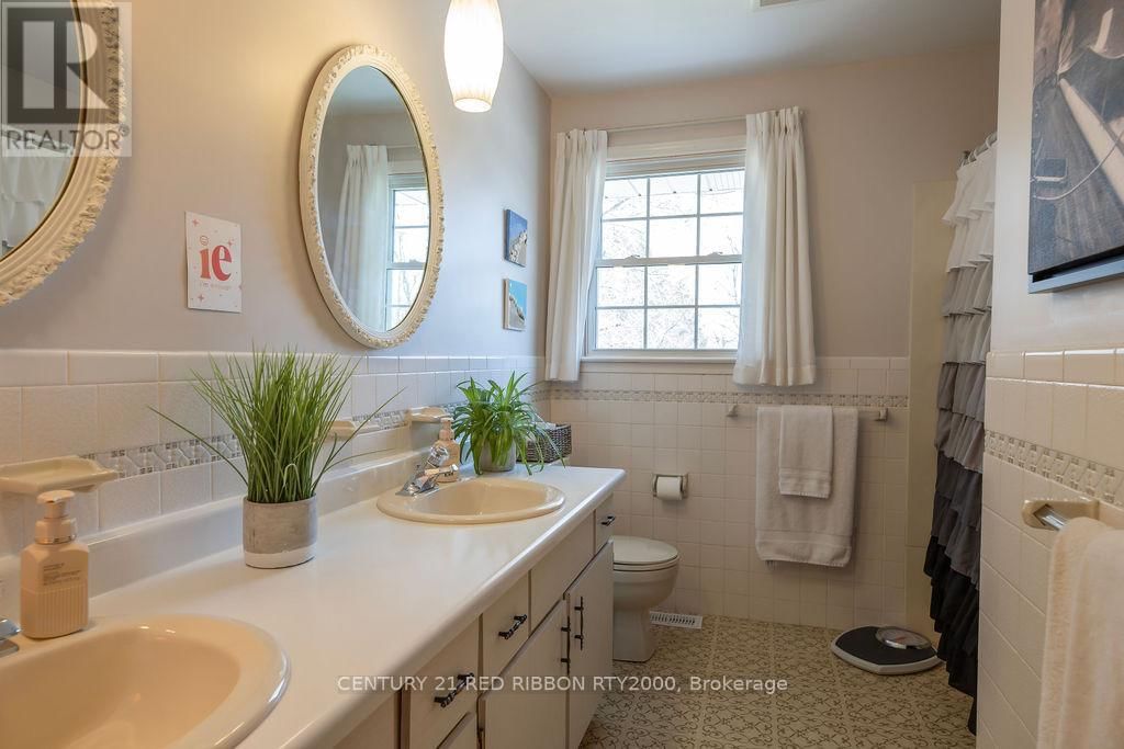 218 RIVERVIEW DRIVE Image 28
