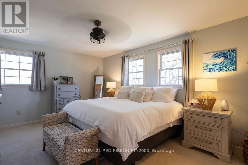 218 RIVERVIEW DRIVE Image 32