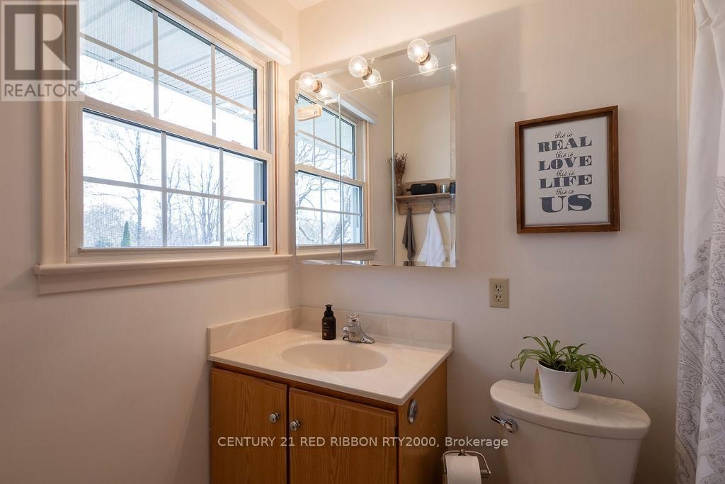 218 RIVERVIEW DRIVE Image 36