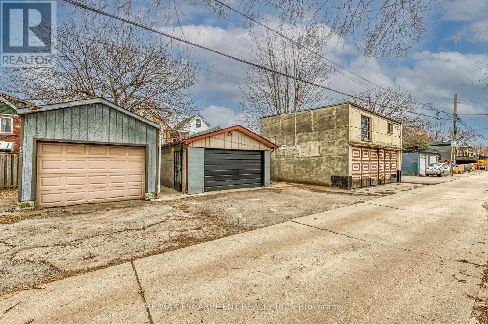 3 - 333 EMERALD STREET NORTH Image 28