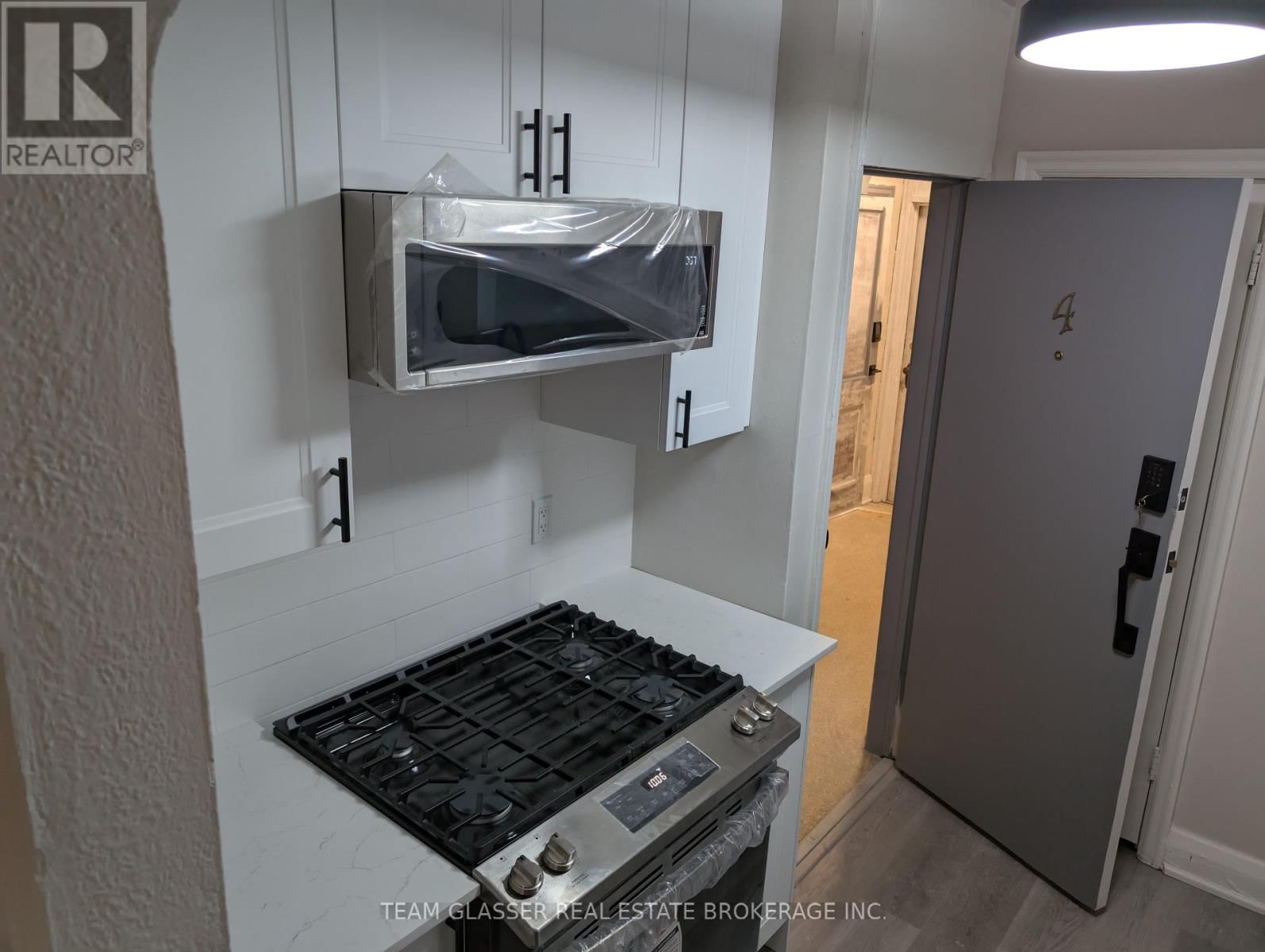 5 - 111 DUNDAS STREET Image 1