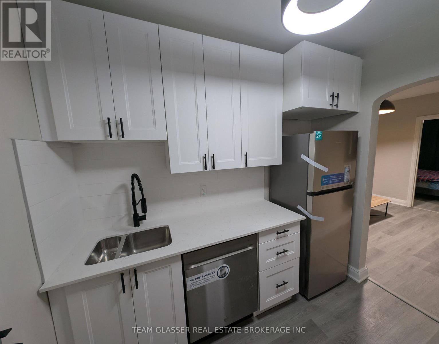 5 - 111 DUNDAS STREET Image 2