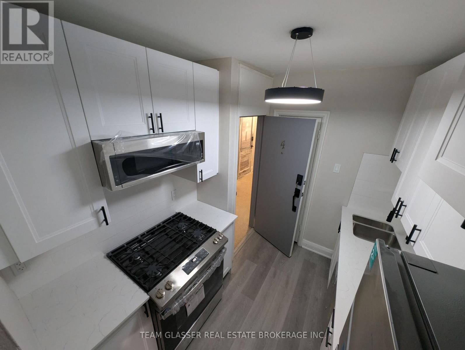 5 - 111 DUNDAS STREET Image 4
