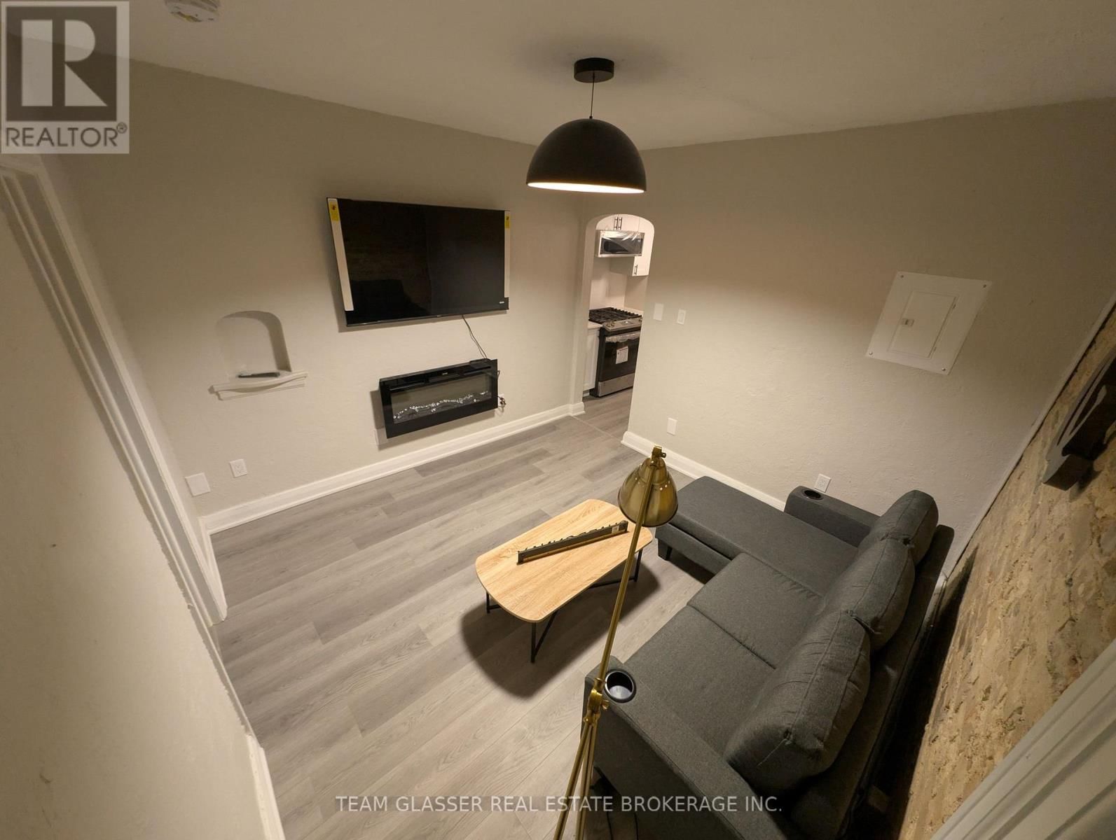 5 - 111 DUNDAS STREET Image 7