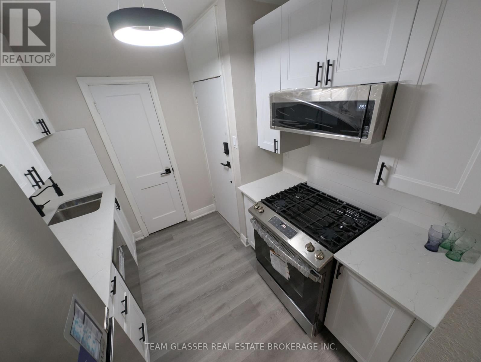 3 - 111 DUNDAS STREET Image 2