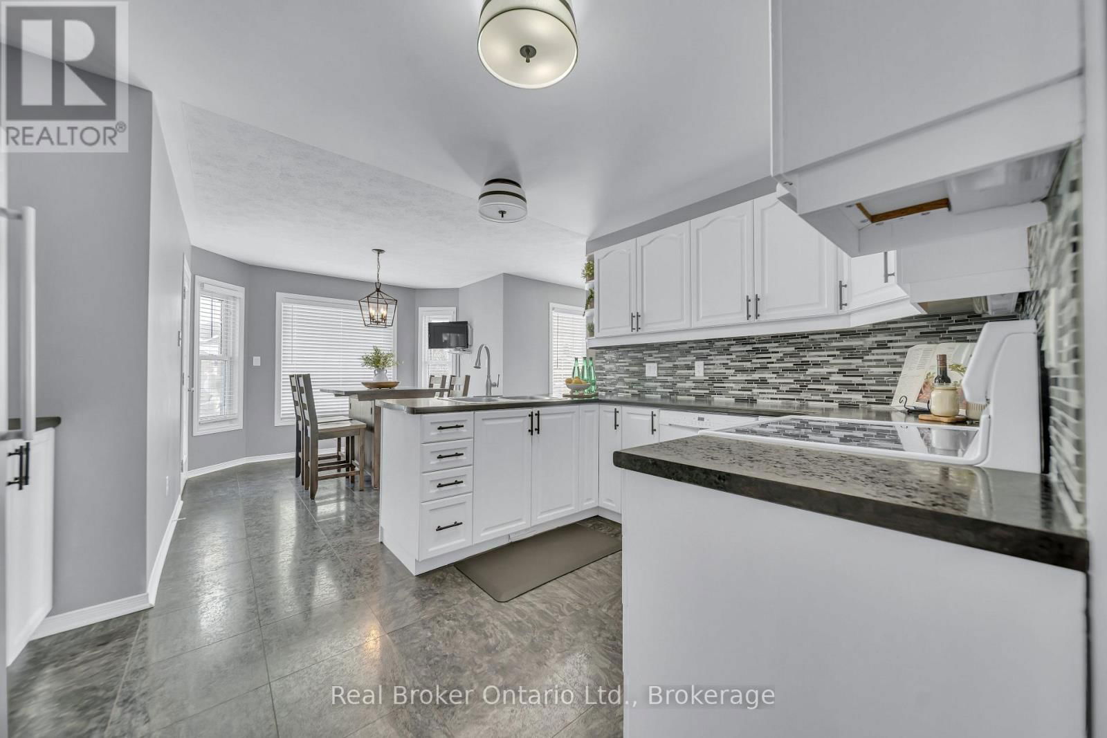 500 HAVELOCK AVENUE SOUTH Image 11