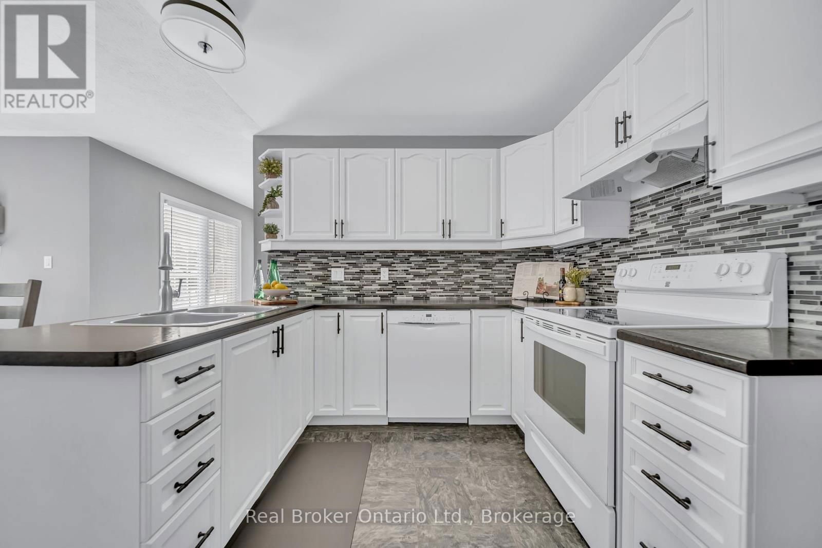 500 HAVELOCK AVENUE SOUTH Image 12
