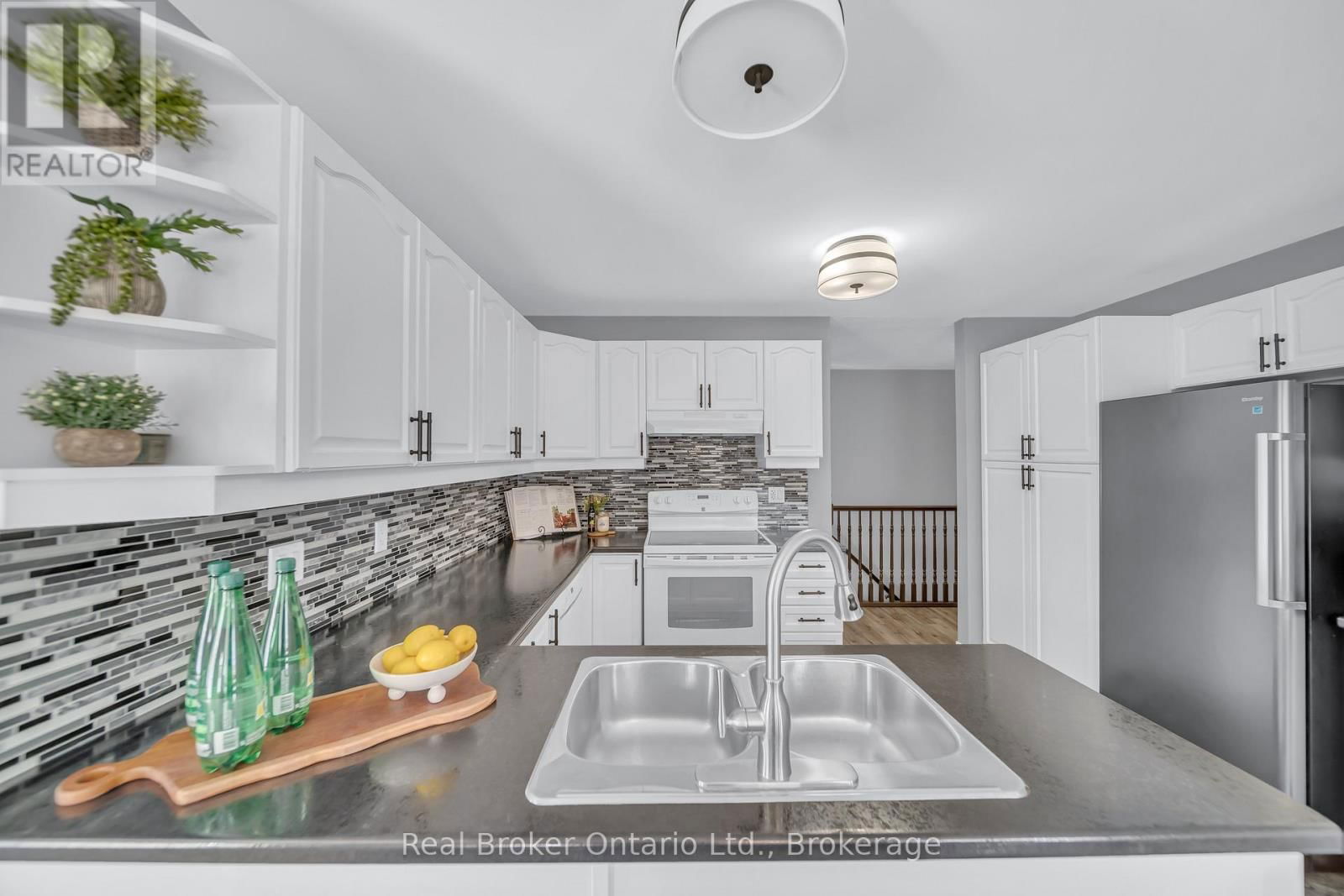 500 HAVELOCK AVENUE SOUTH Image 13