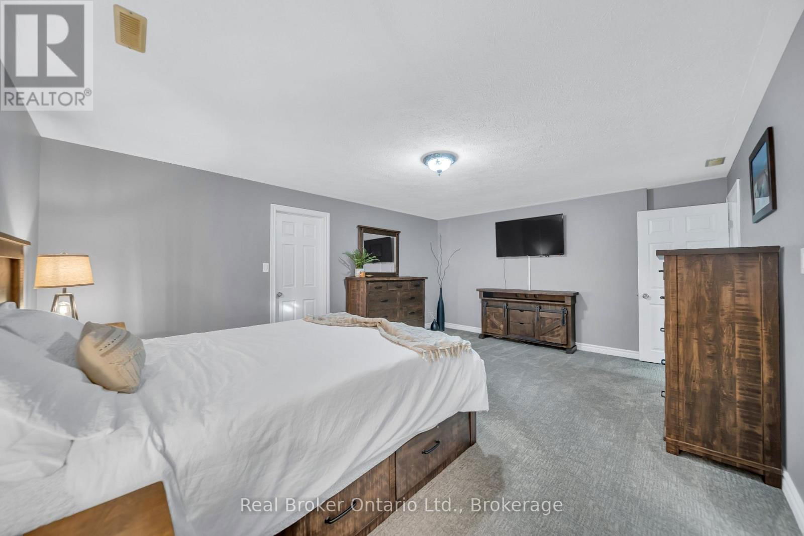 500 HAVELOCK AVENUE SOUTH Image 33