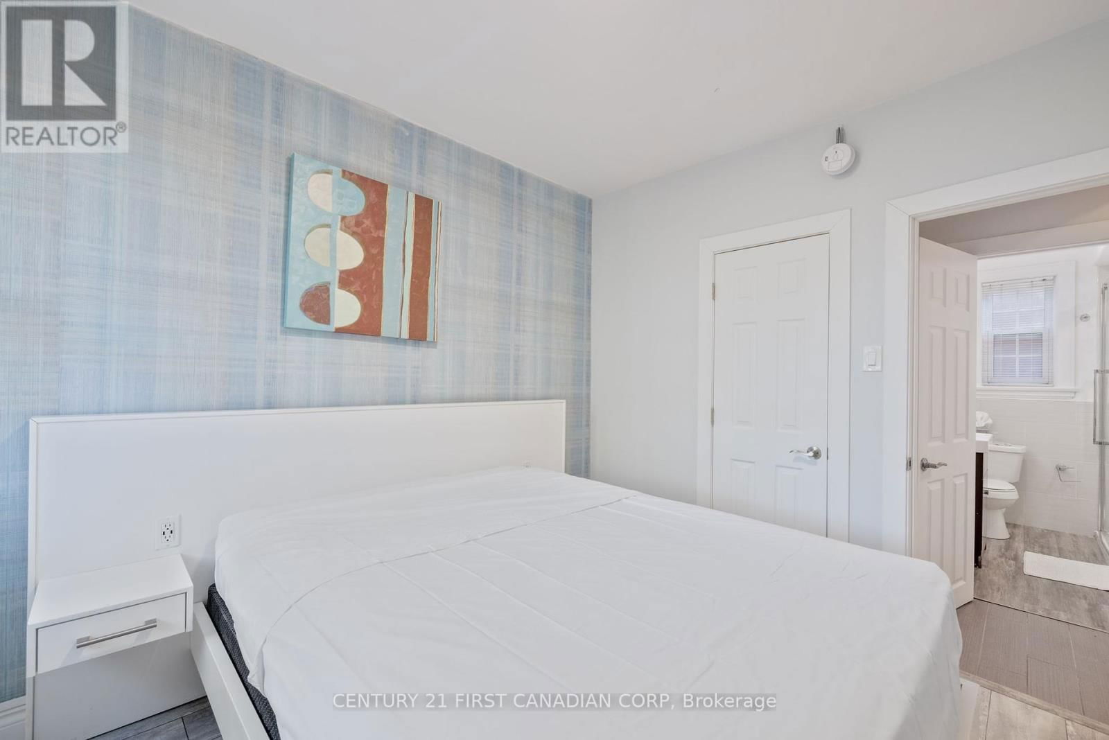 389 DUFFERIN AVENUE Image 13