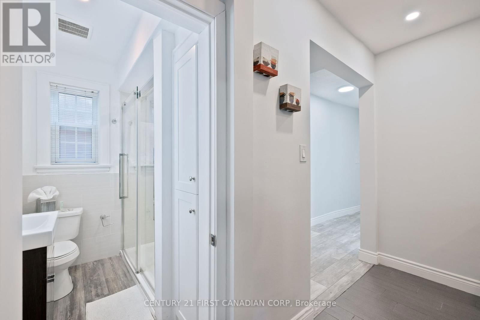 389 DUFFERIN AVENUE Image 15