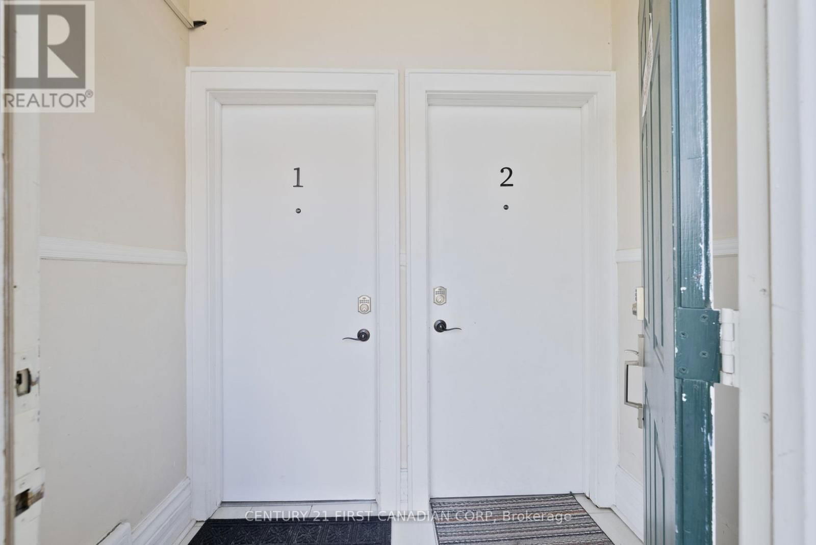 389 DUFFERIN AVENUE Image 16