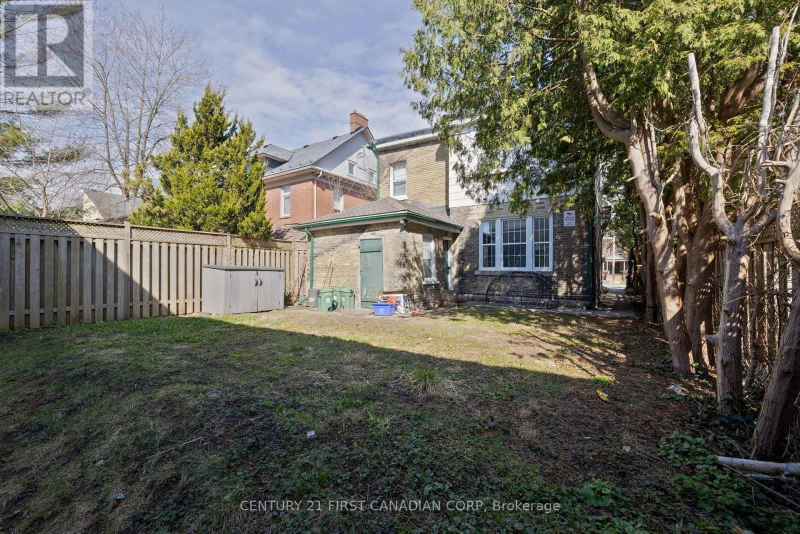 389 DUFFERIN AVENUE Image 20
