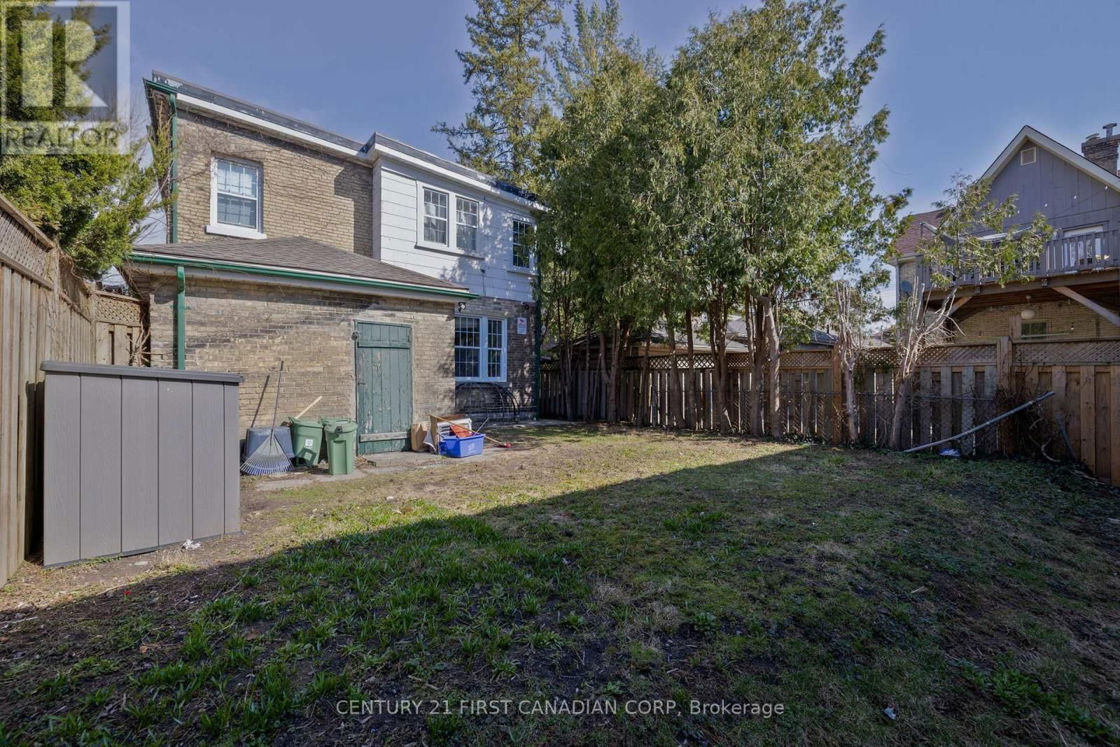 389 DUFFERIN AVENUE Image 21