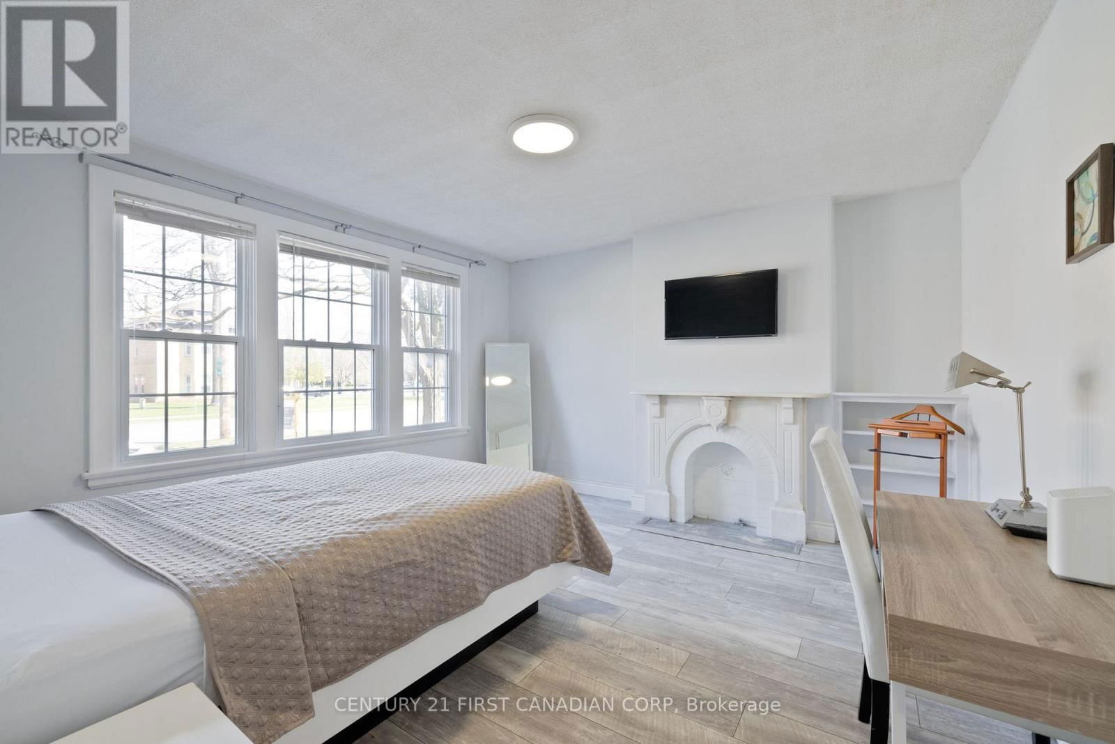 389 DUFFERIN AVENUE Image 4