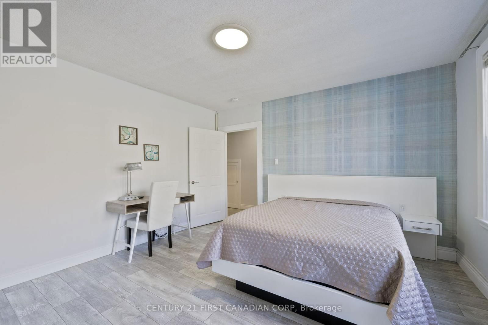 389 DUFFERIN AVENUE Image 5