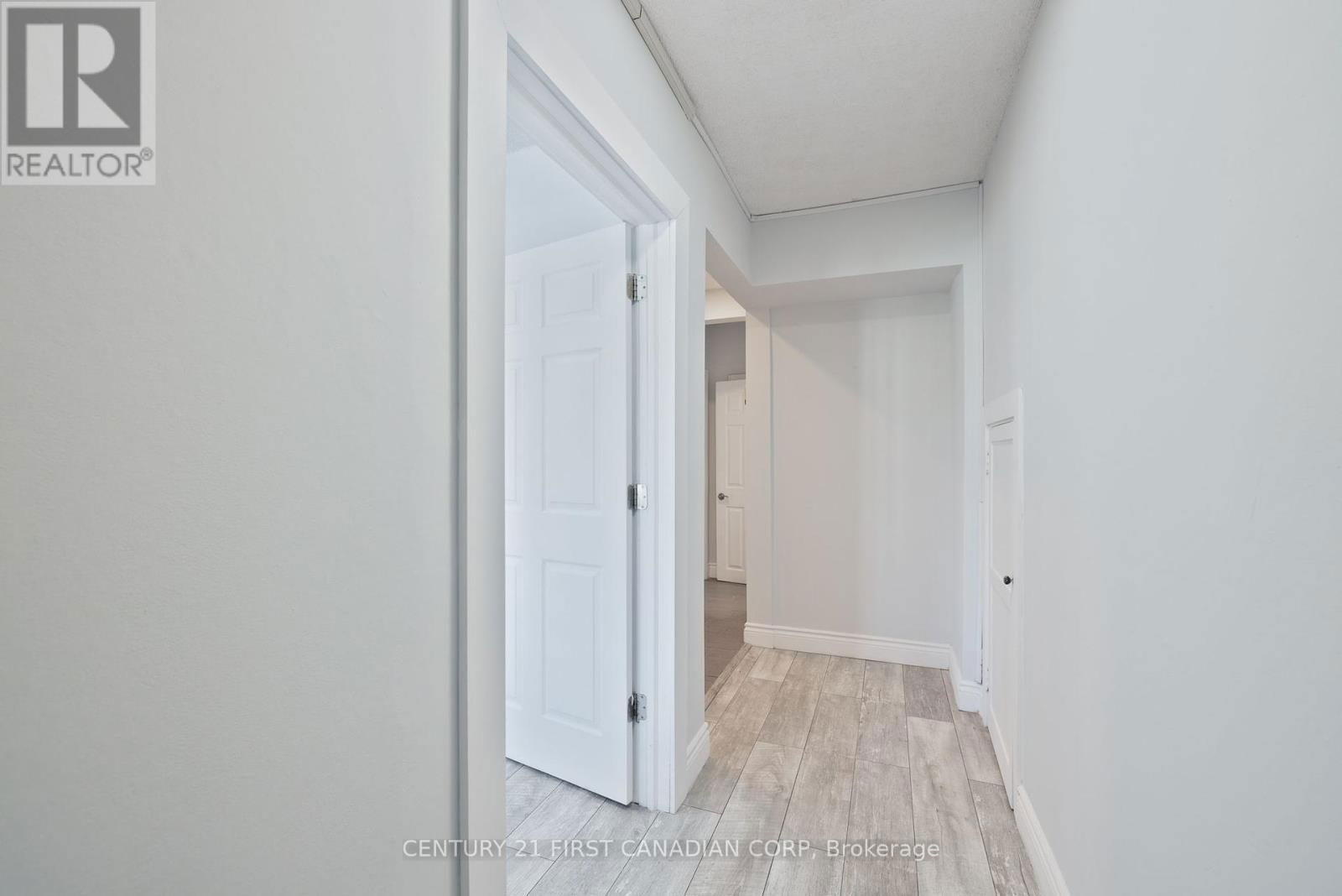 389 DUFFERIN AVENUE Image 7