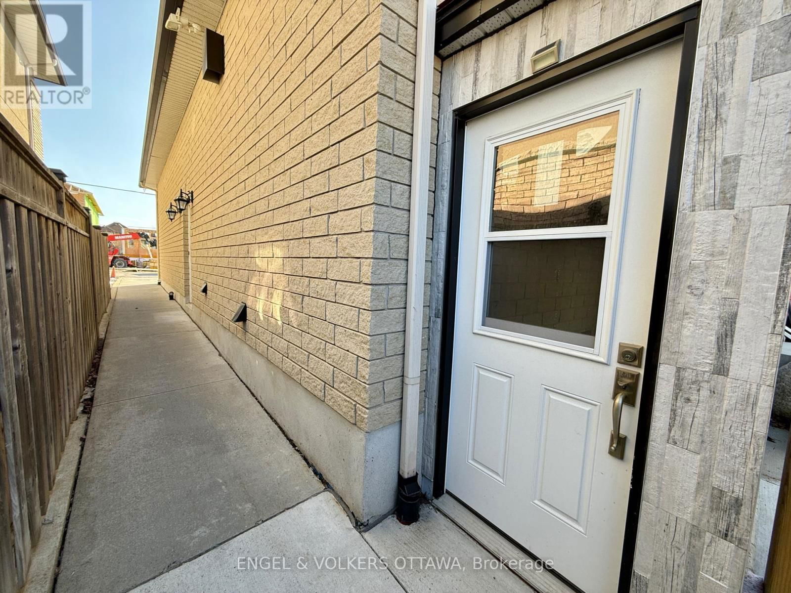 B - 1376 LOUIS LANE Image 3