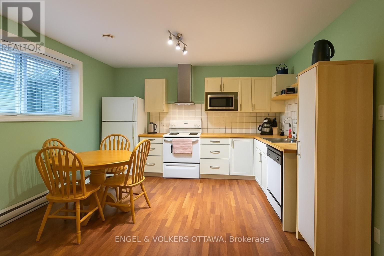 B - 1376 LOUIS LANE Image 6