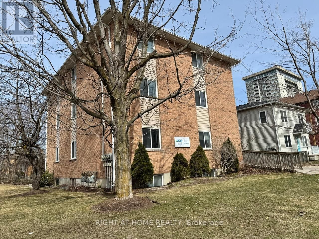 26 COLUMBIA STREET WEST Image 1