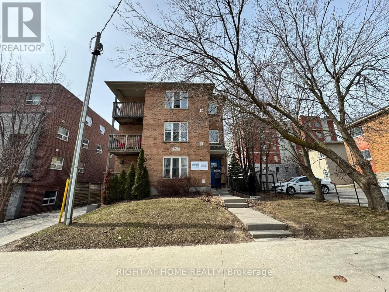 26 COLUMBIA STREET WEST Image 3