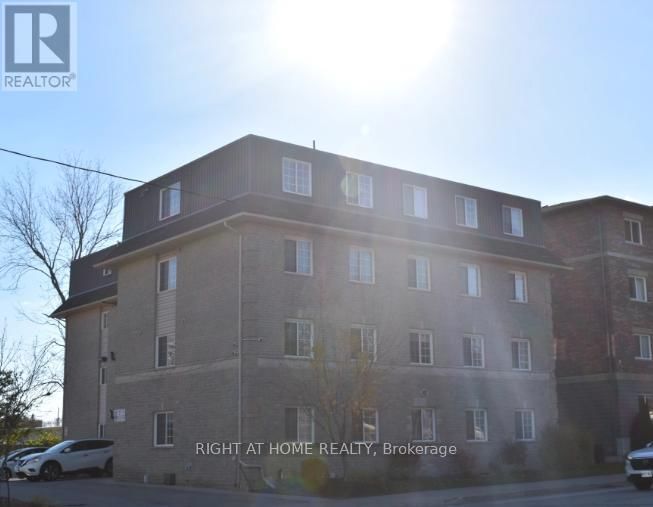 35 COLUMBIA STREET WEST Image 3