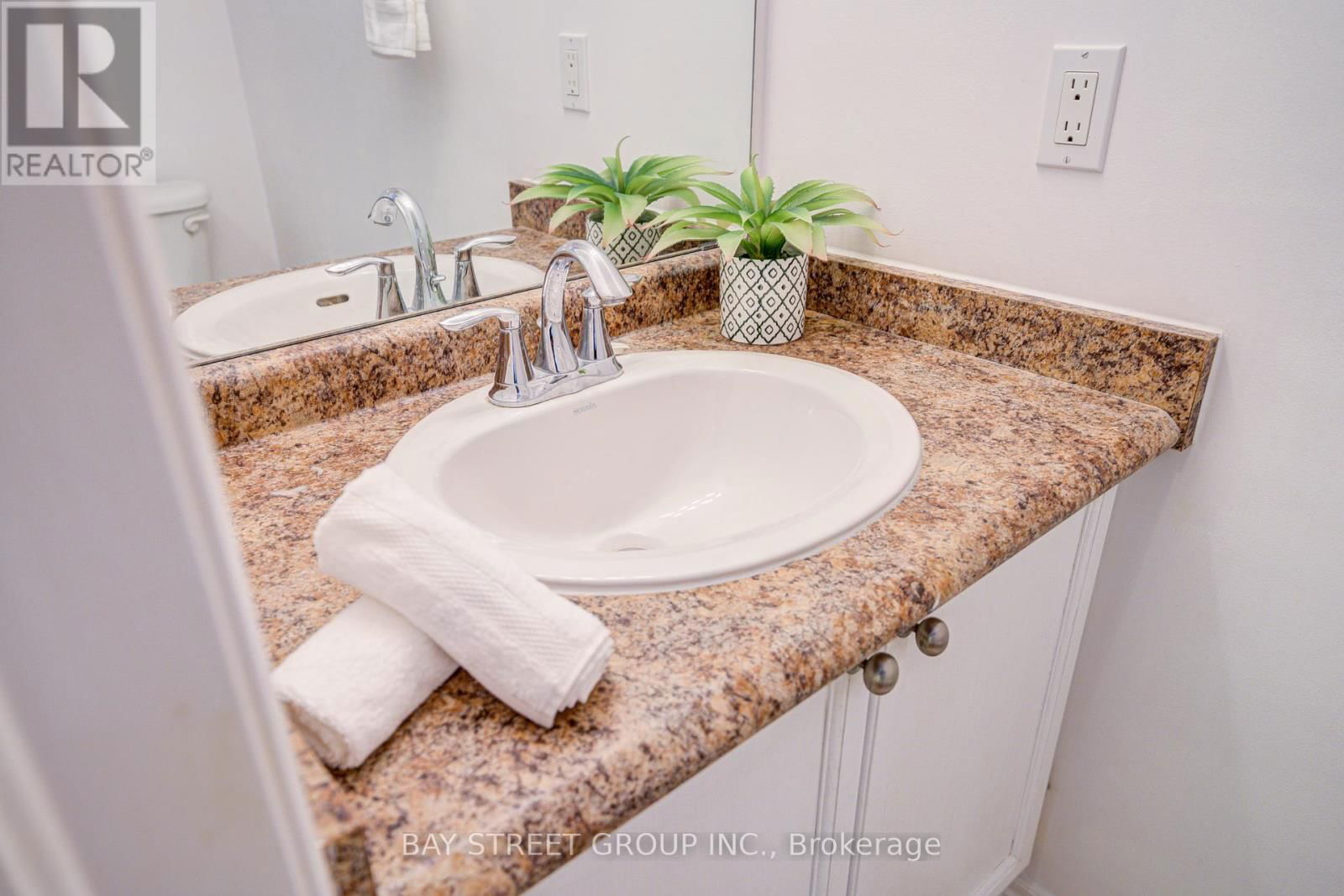 54 - 1085 HARROGATE DRIVE Image 10