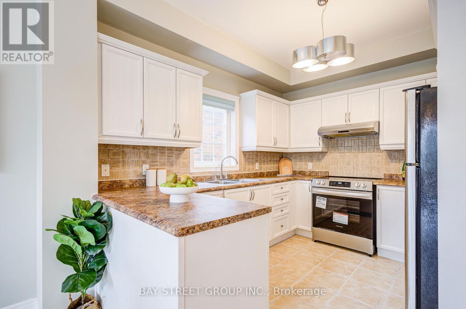 54 - 1085 HARROGATE DRIVE Image 4