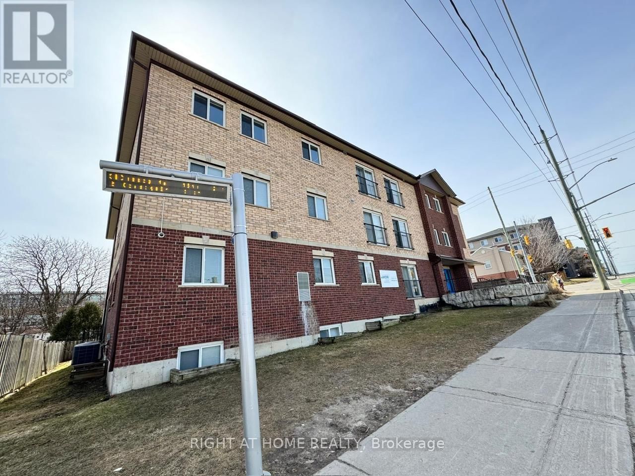 41 COLUMBIA STREET WEST Image 3