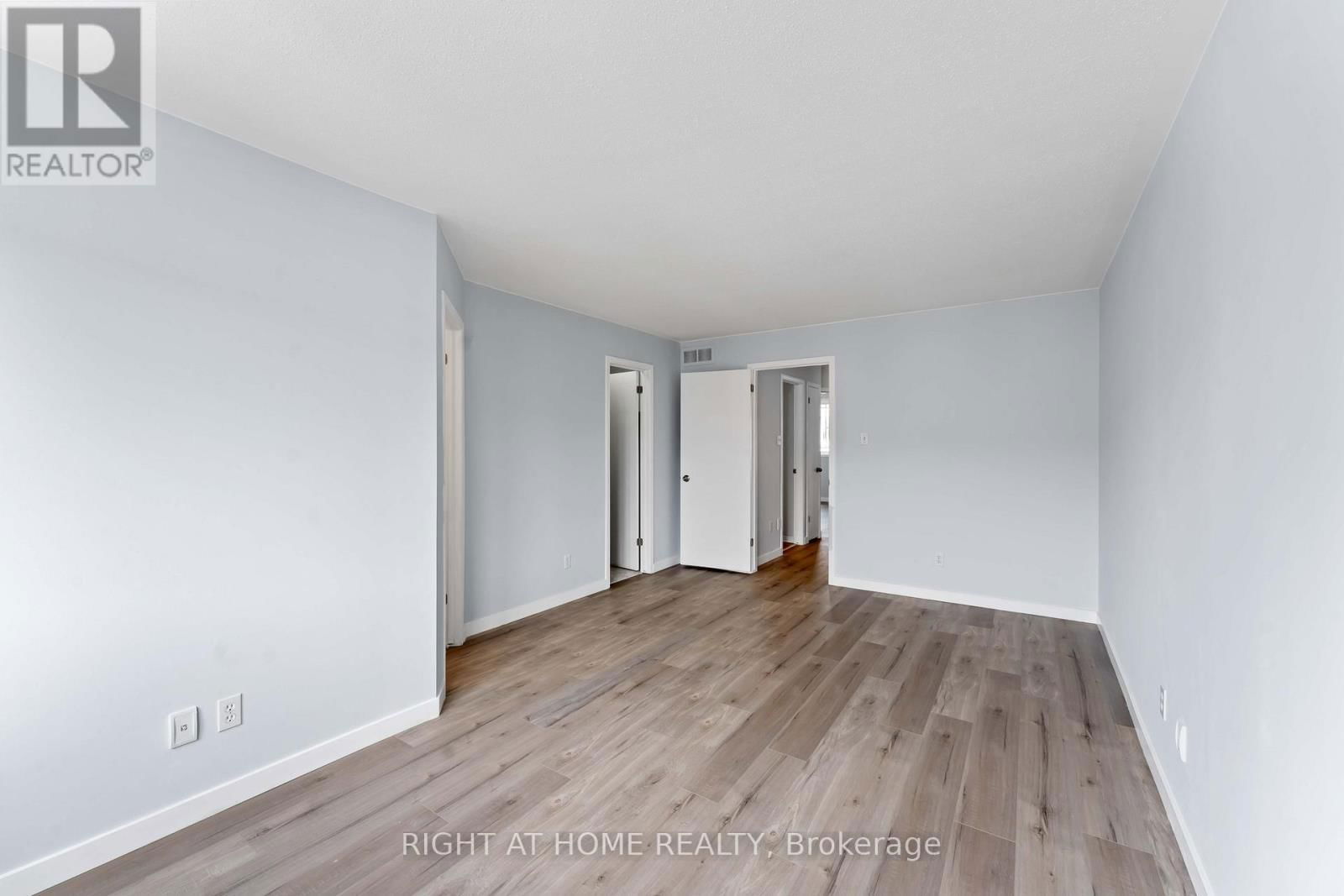 421 HILLSBORO Image 13