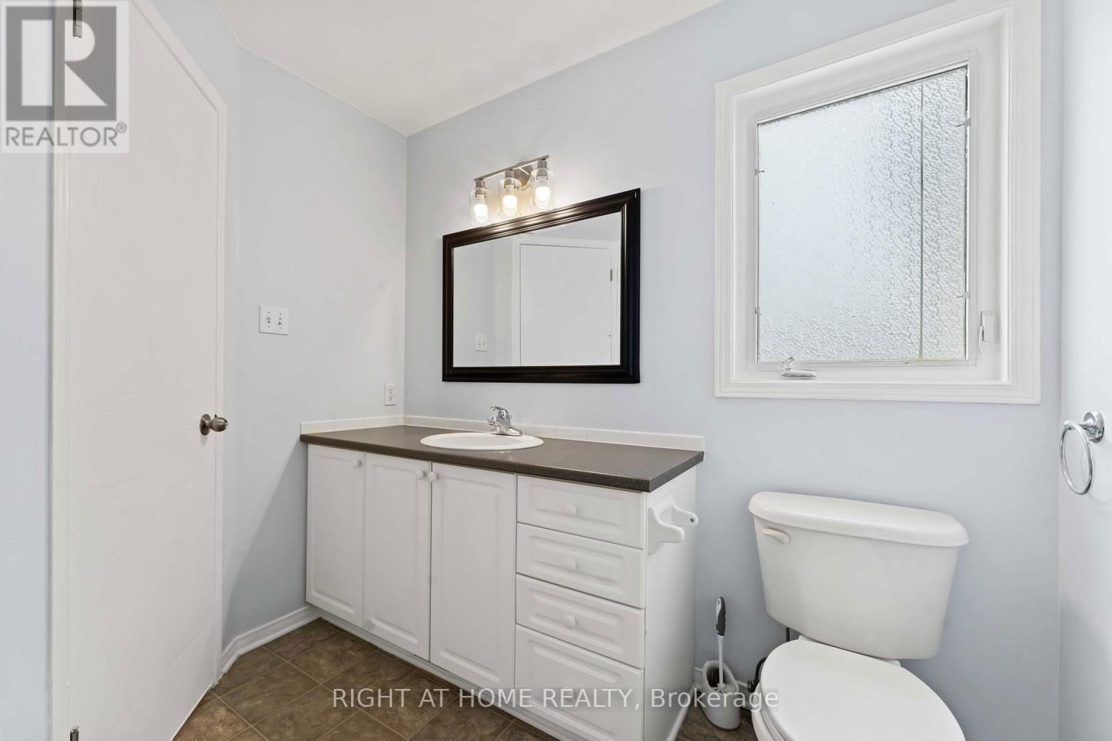 421 HILLSBORO Image 14