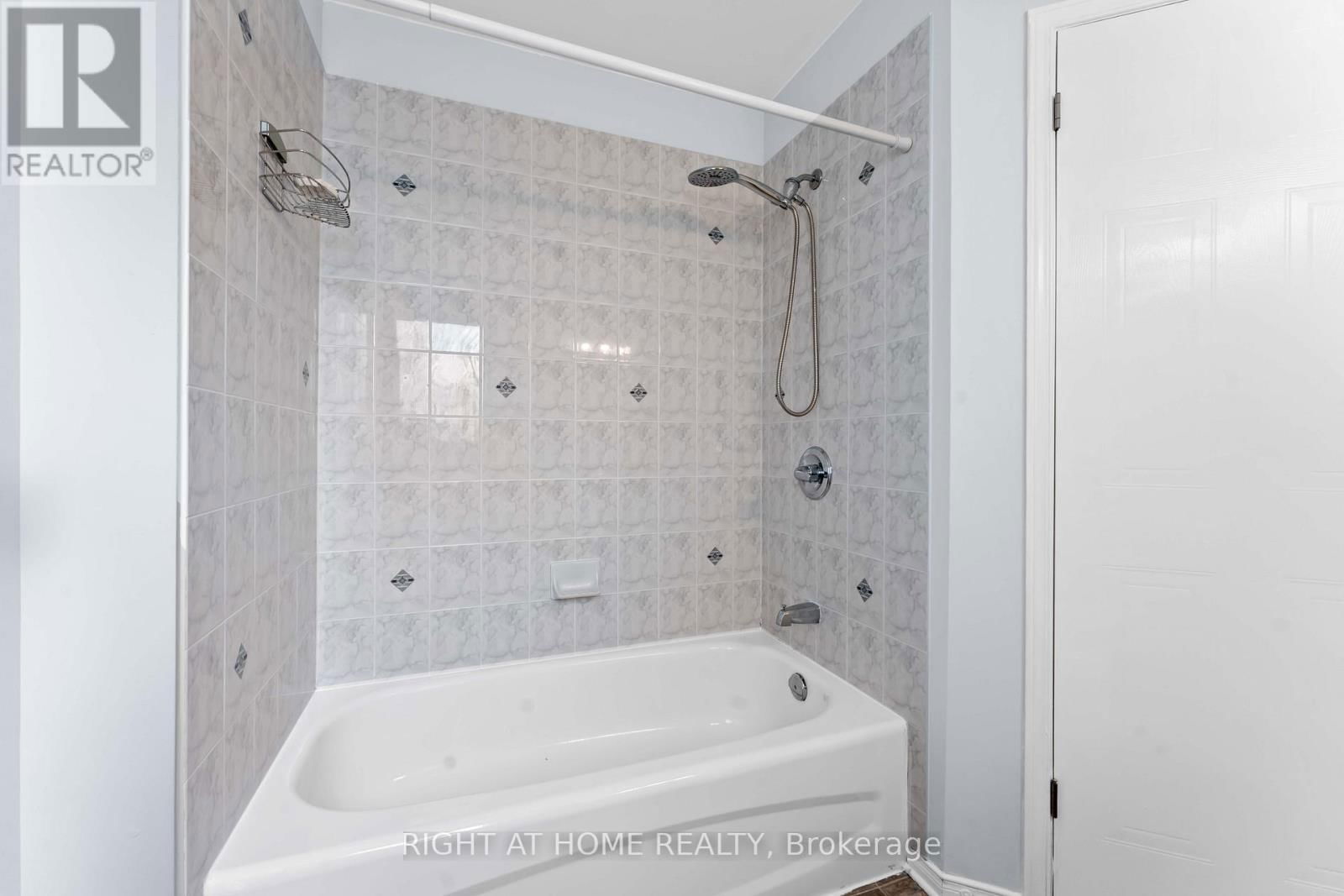 421 HILLSBORO Image 15