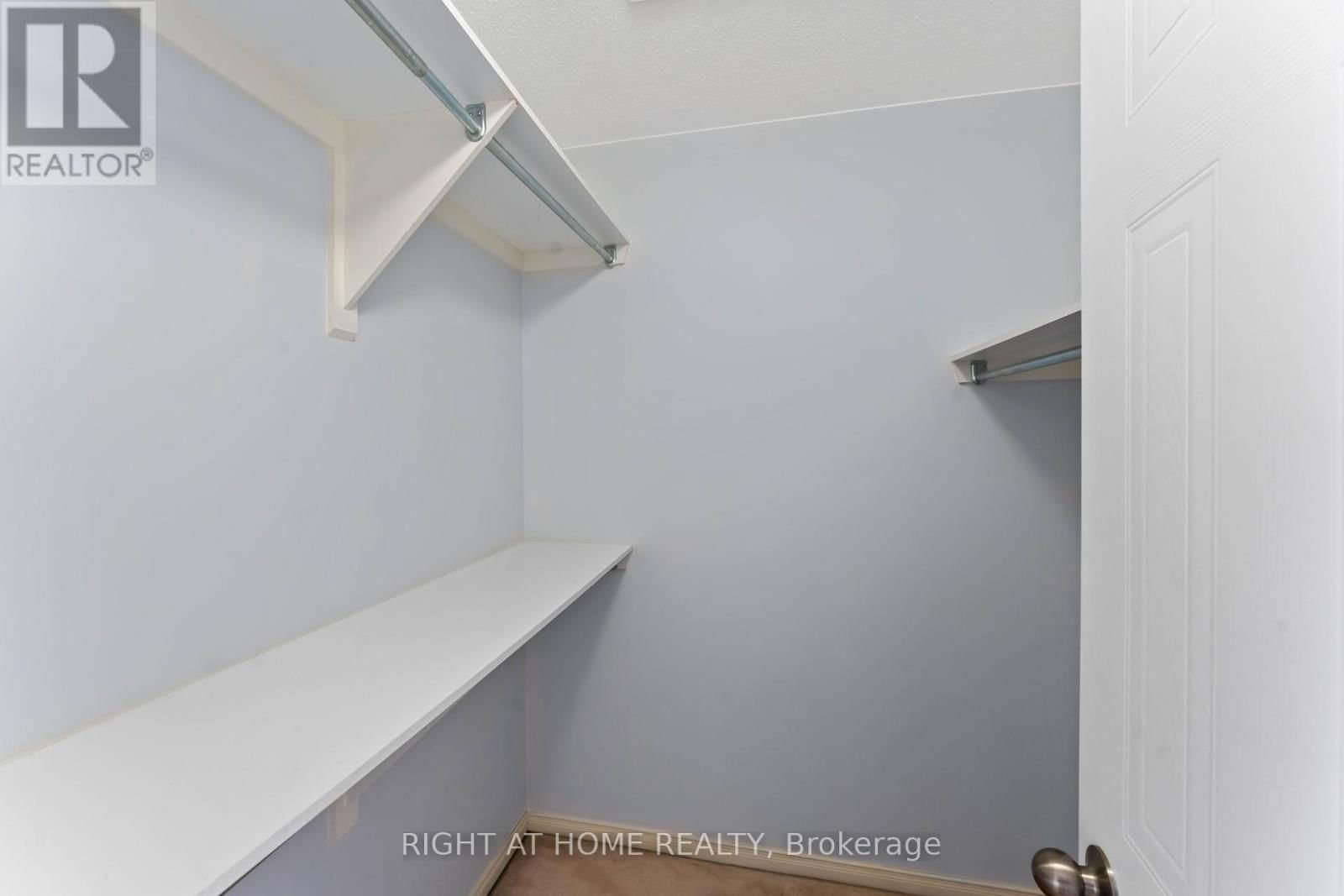 421 HILLSBORO Image 16