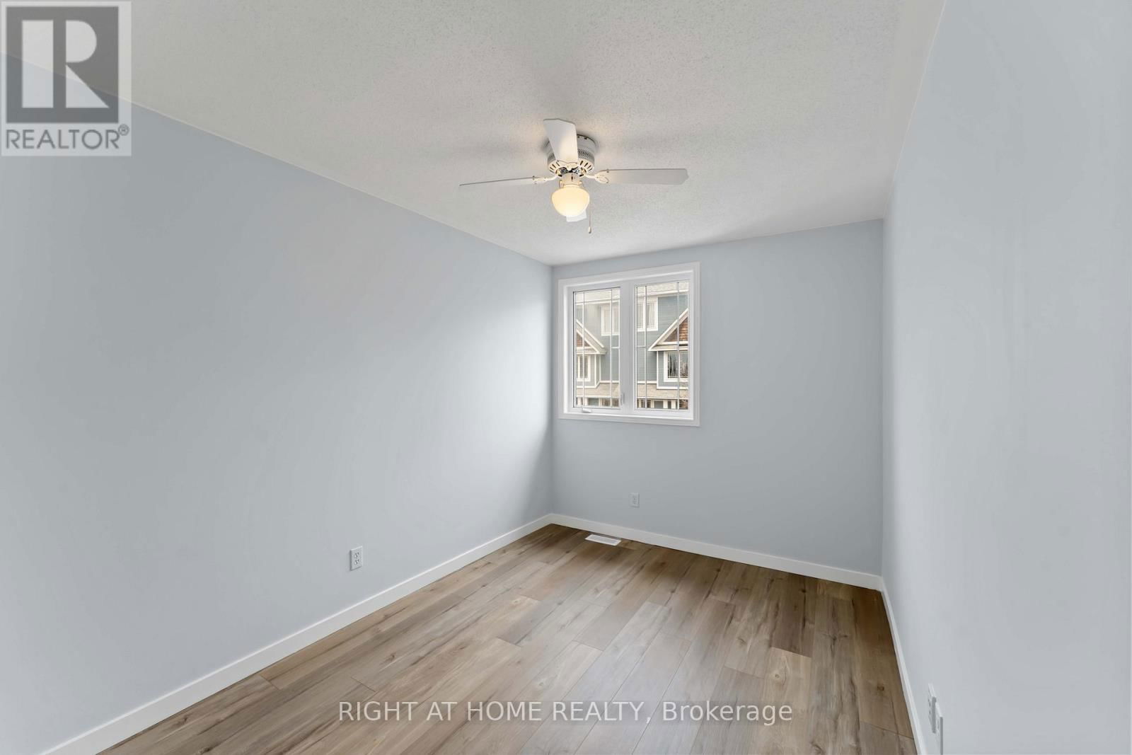 421 HILLSBORO Image 18