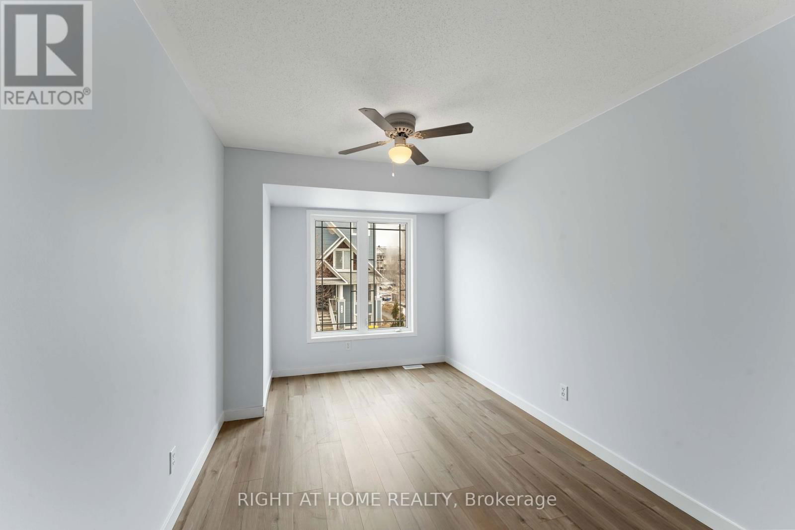 421 HILLSBORO Image 20