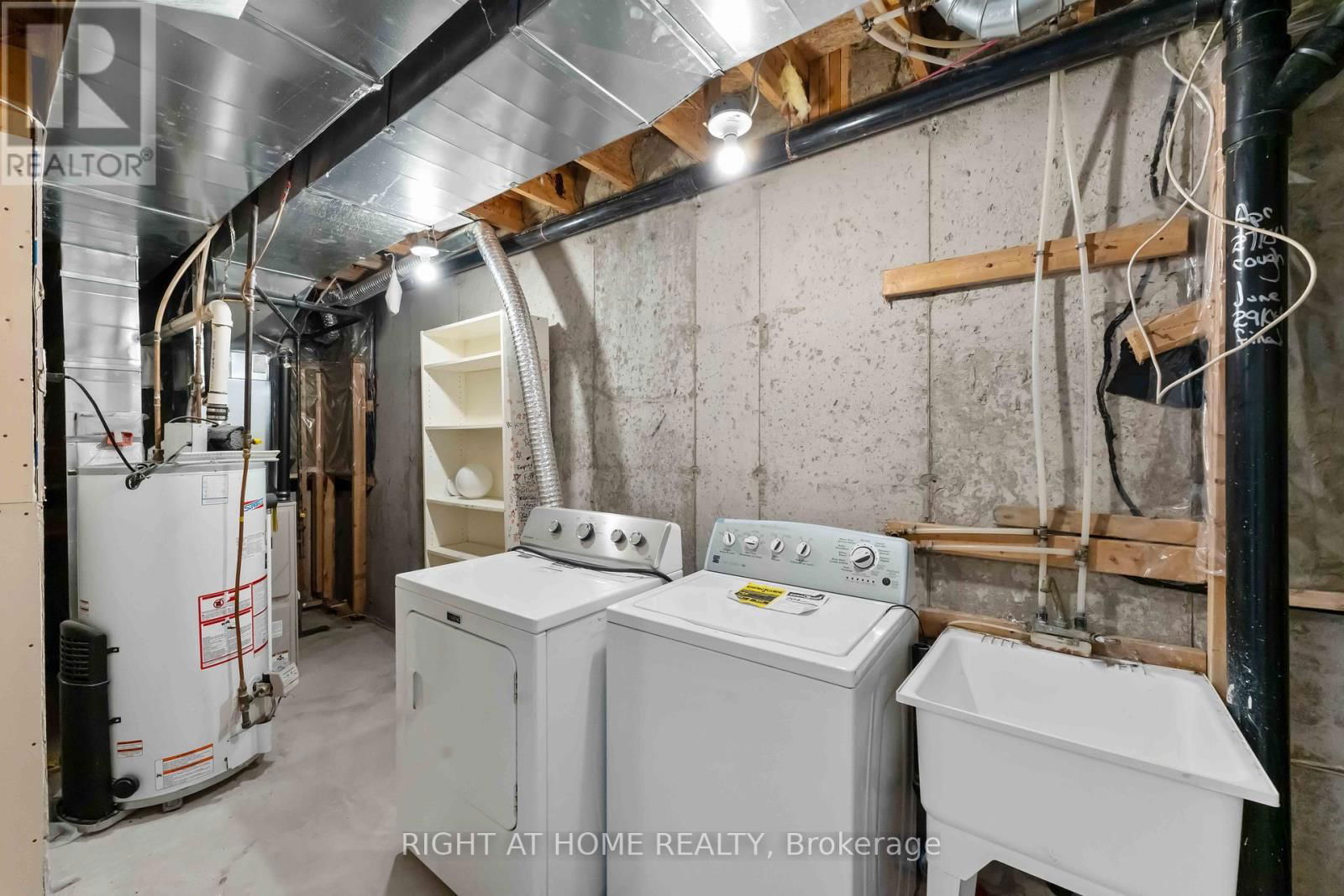 421 HILLSBORO Image 26