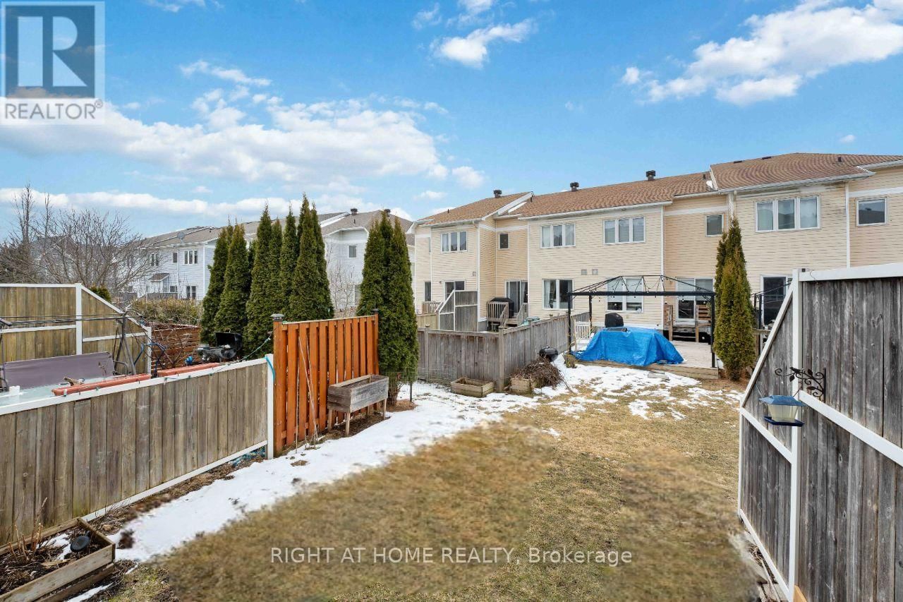 421 HILLSBORO Image 27