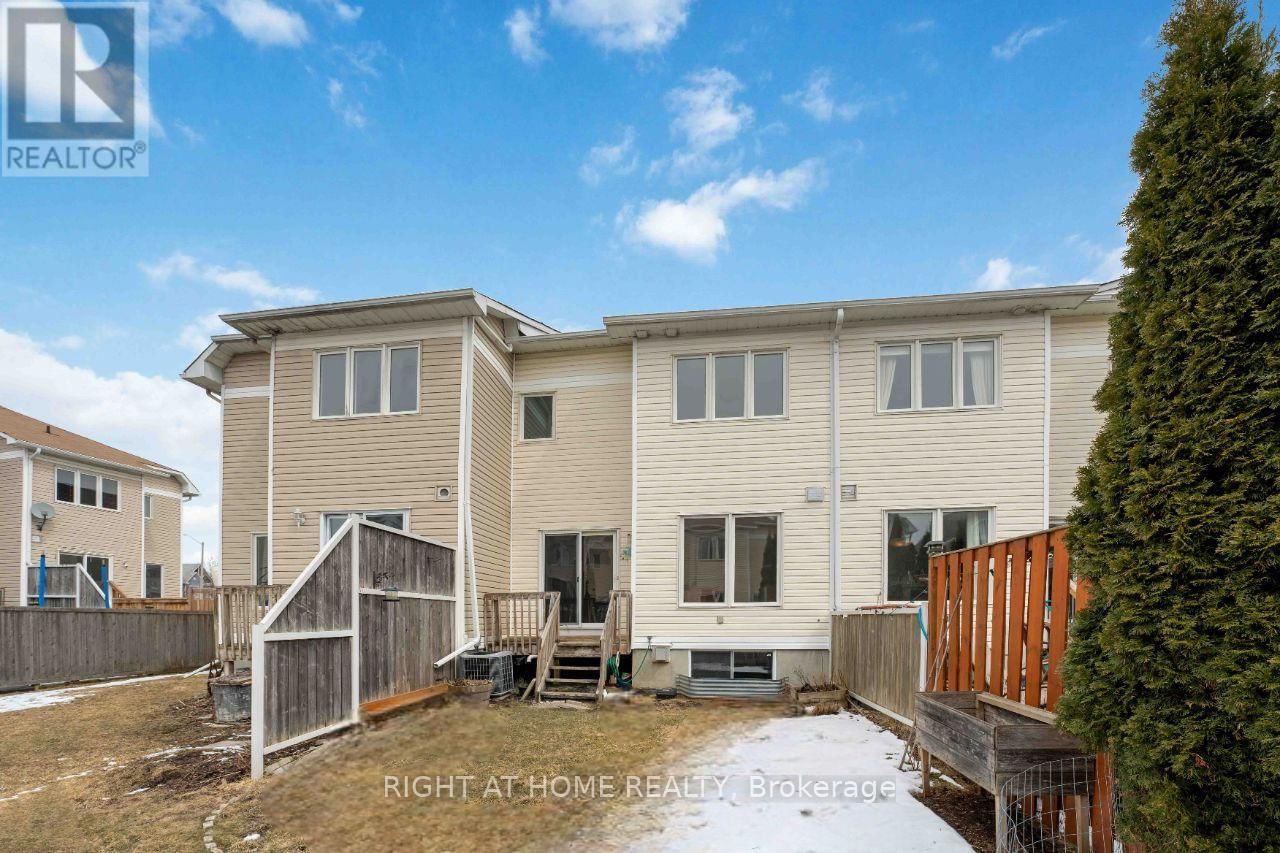 421 HILLSBORO Image 28