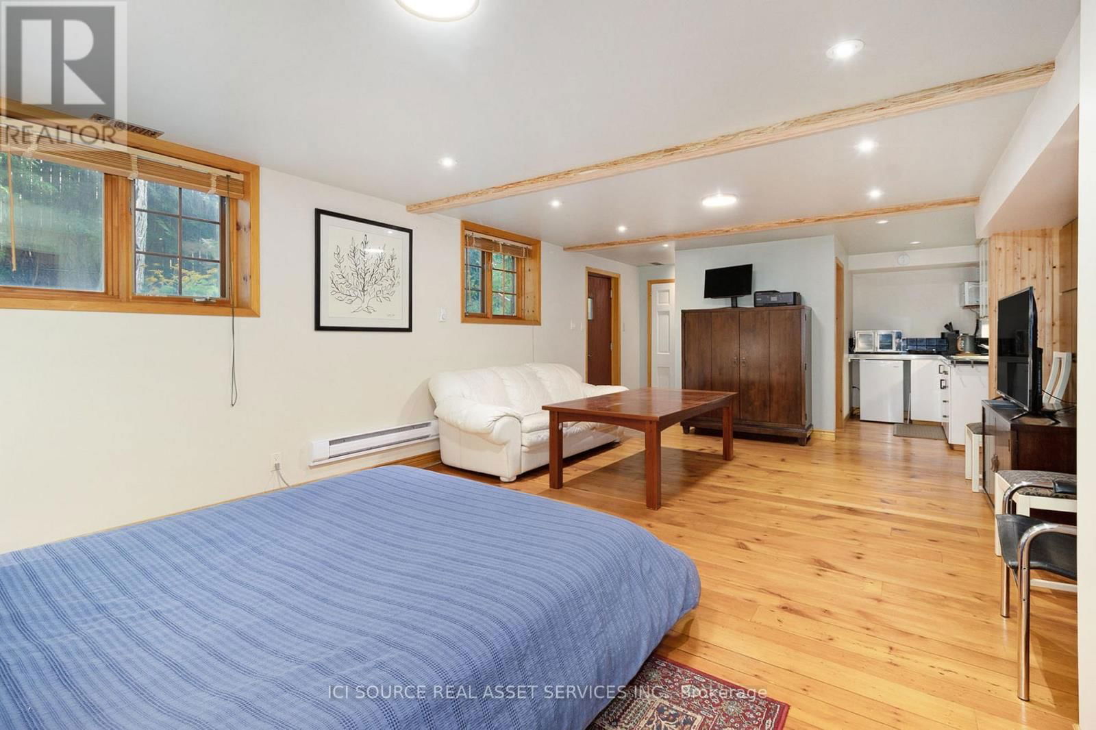 3565 ALBION ROAD Image 10