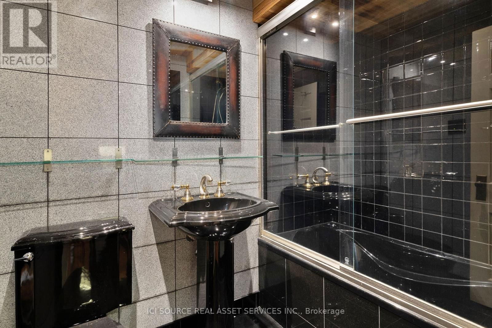 3565 ALBION ROAD Image 13