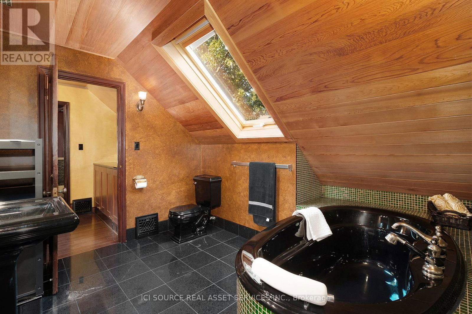 3565 ALBION ROAD Image 17