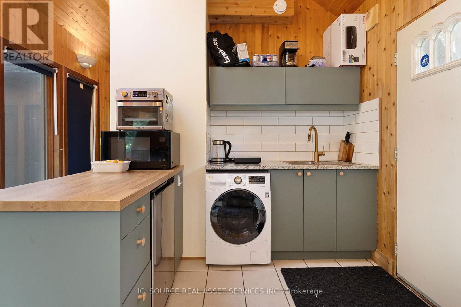 3565 ALBION ROAD Image 18