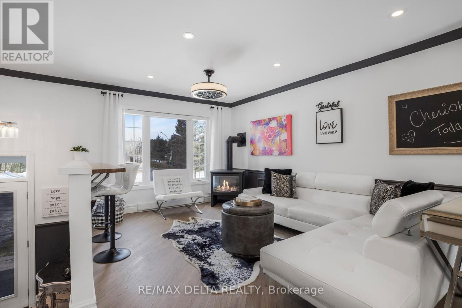 1133 HEMLOCK STREET Image 11