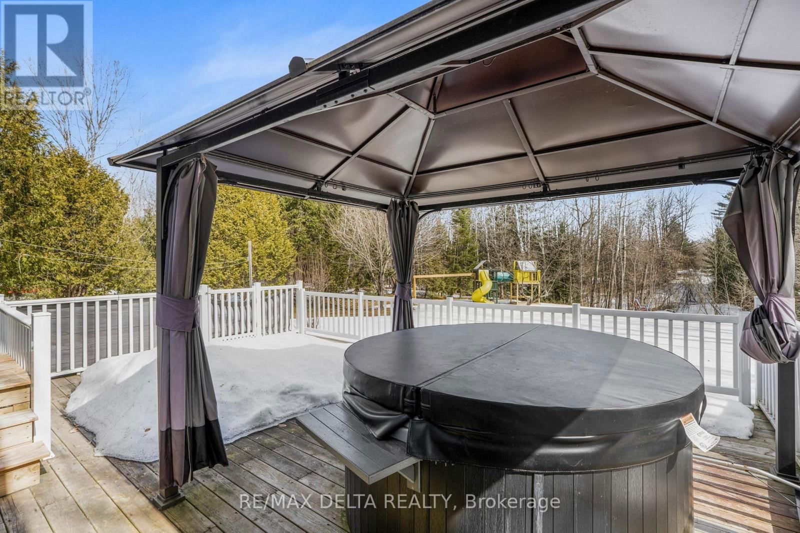 1133 HEMLOCK STREET Image 29