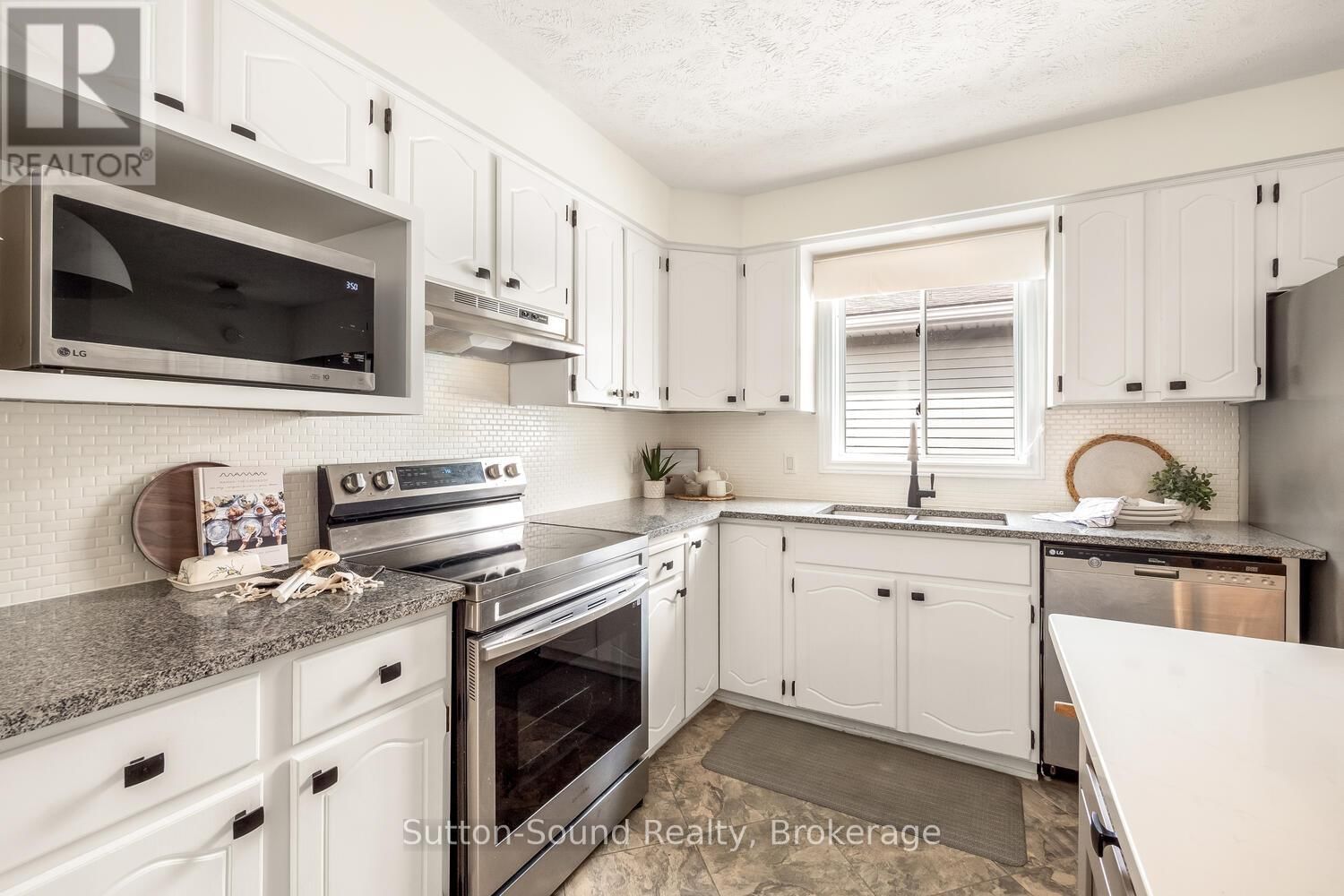 558 23RD STREET WEST Image 12
