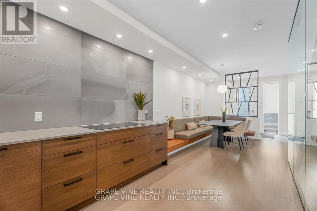377 DOMINION AVENUE Image 10