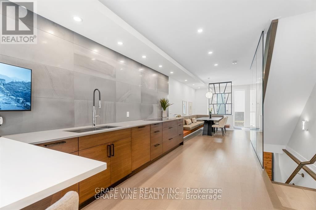 377 DOMINION AVENUE Image 11