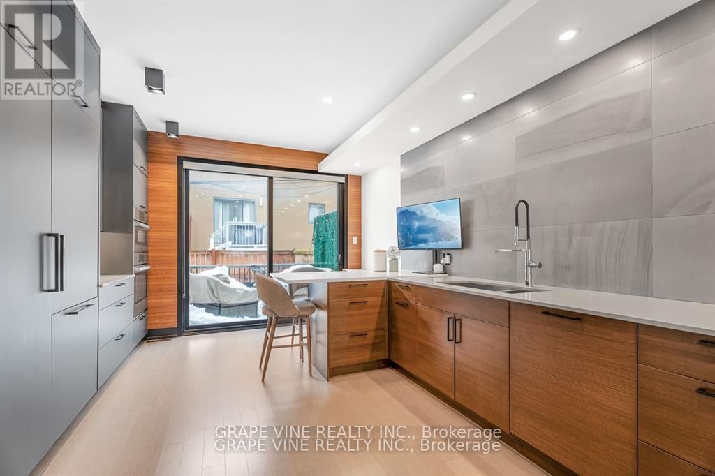 377 DOMINION AVENUE Image 12