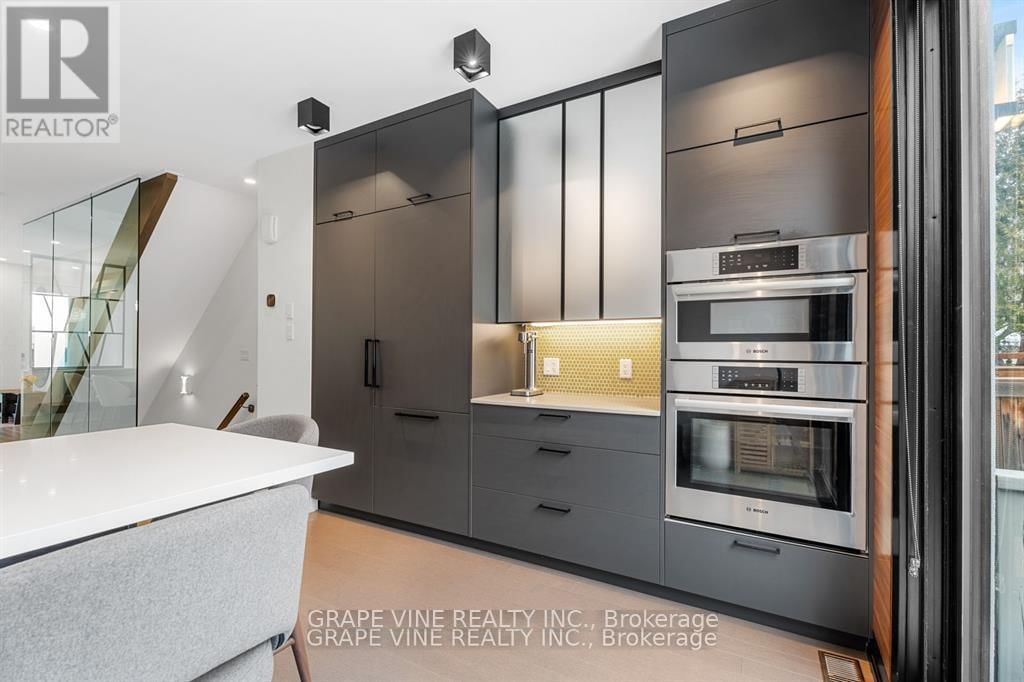 377 DOMINION AVENUE Image 13